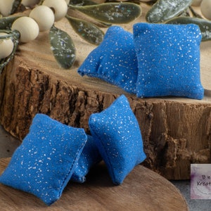 Almohada para casa de muñecas en azul brillante para casa de muñecas en miniatura a escala 1:12