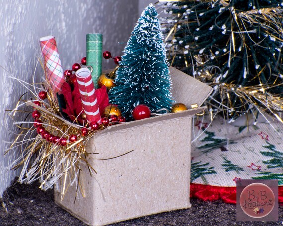 1//12 Scale Christmas Gold Baubles in Box for Dollshouse Miniature Display