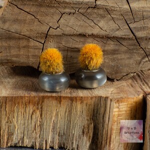 Miniature Potted Plant in Pearlized Black with Orange Cactus for 1:12 Scale Dollhouse Miniature