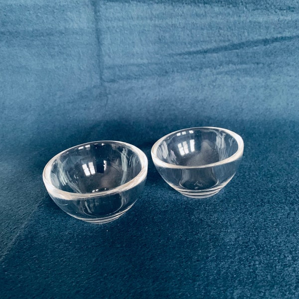 Professor Sven Palmquist Orrefors Sweden. Two bowls FUGA in clear glass. Very good condition. Signed.