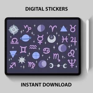 Puede incluir: Una ilustración digital de símbolos astrológicos, planetas y cuerpos celestes sobre un fondo morado oscuro. Los símbolos están en una variedad de tonos de morado y azul. El texto "DIGITAL STICKERS" y "INSTANT DOWNLOAD" están en la parte superior e inferior de la imagen.