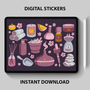 Könnte beinhalten: Digitale Aufkleber auf einem Tablet mit Spa- und Wellness-Artikeln. Die Illustration umfasst Kerzen, ätherische Öle, Handtücher und einen Diffusor. Der Text "DIGITAL STICKERS" und "INSTANT DOWNLOAD" werden angezeigt.