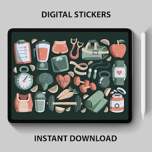 Può includere: Un foglio di adesivi digitali con sfondo verde e illustrazioni colorate di articoli per il fitness e uno stile di vita sano, tra cui un frullatore, manubri, una bilancia, un cardiofrequenzimetro, un tappetino per lo yoga, una borraccia, un metro a nastro, una corda per saltare, un kettlebell, un cronometro, una carota, broccoli e una mela. Il testo "DIGITAL STICKERS" è in alto sul foglio e "INSTANT DOWNLOAD" è in basso.