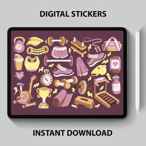 Könnte beinhalten: Ein digitaler Stickerbogen mit lila Hintergrund und verschiedenen Fitness-Motiven, darunter Hanteln, ein Laufband, eine Trophäe, eine Yogamatte, eine Kettlebell, ein Springseil und ein Paar Laufschuhe. Der Text "DIGITAL STICKERS" befindet sich oben auf dem Bogen und "INSTANT DOWNLOAD" unten.