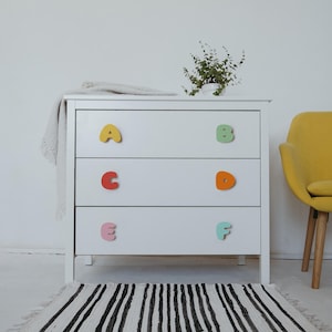 Manijas de tocador con letras de madera, perilla de cajón con alfabeto para tocador de guardería, nombre para las perillas de cajón de la cómoda de guardería, precio por 1 pieza