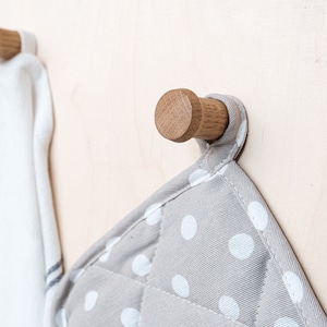 Modern Wood Hangers for Towels and Wardrobe, Round Oak Wall Hangers, Stylish Wood Hooks for Towels and Clothes, Circle Wooden Wall Hooks