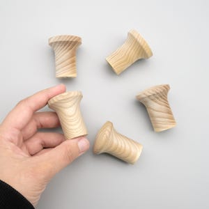Juego de ganchos de madera natural: elegantes ganchos de pared para abrigos y bolsos, duraderos, de diseño minimalista para el hogar, ganchos de madera multiusos.