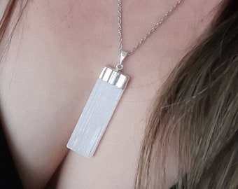 collier de sélénite, cristal de guérison, bijoux de sorcière, collier païen
