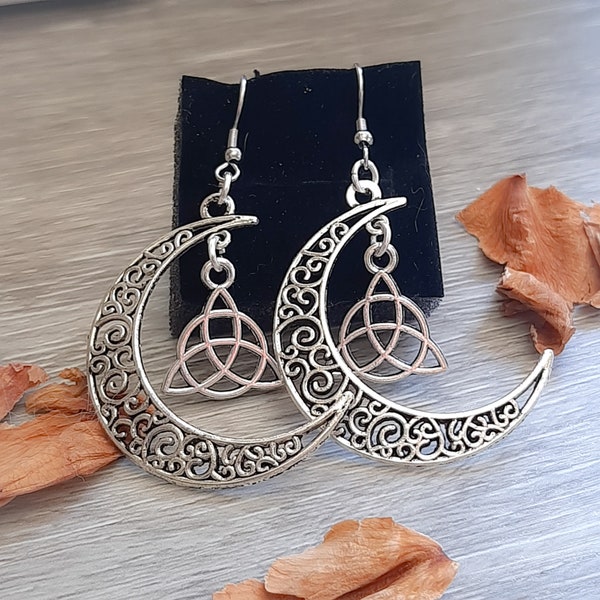 Boucles d'oreilles croissant de lune, breloque triquetra, bijoux wiccan, boucles d'oreilles païennes, bijoux de sorcière