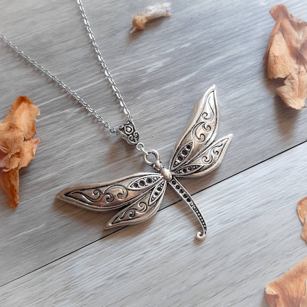 Dragonfly necklace, dragonfly pendant, boho jewelry, gift for friends