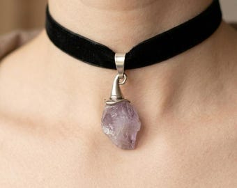 Raw Amethyst Choker, Black Velvet Choker Necklace, Witchy Crystal Jewelry, Gothic Choker, Boho Healing Stone Pendant, Natural Gemstone