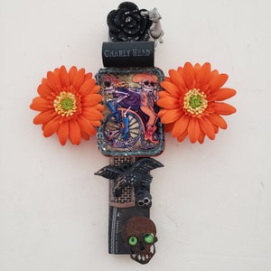 Knorriges Kopf Wandkreuz Hand Verziert Dia De los Muertos Tag der Toten
