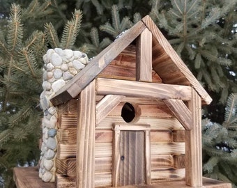 Log Cabin Birdhouse