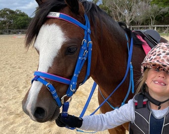 child bolsa with reins