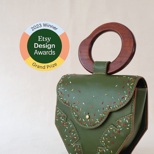 Gewinner des Hauptpreises 2023, Etsy Design Award, kleine Umhängetasche, umwandelbare Tasche aus veganem Leder, Tasche im Boho-Stil, Ledergürteltasche