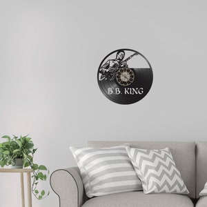 Vinyl record clock FREE SHIPPING records for wall vintage re-purposed record clock wall clock image 2