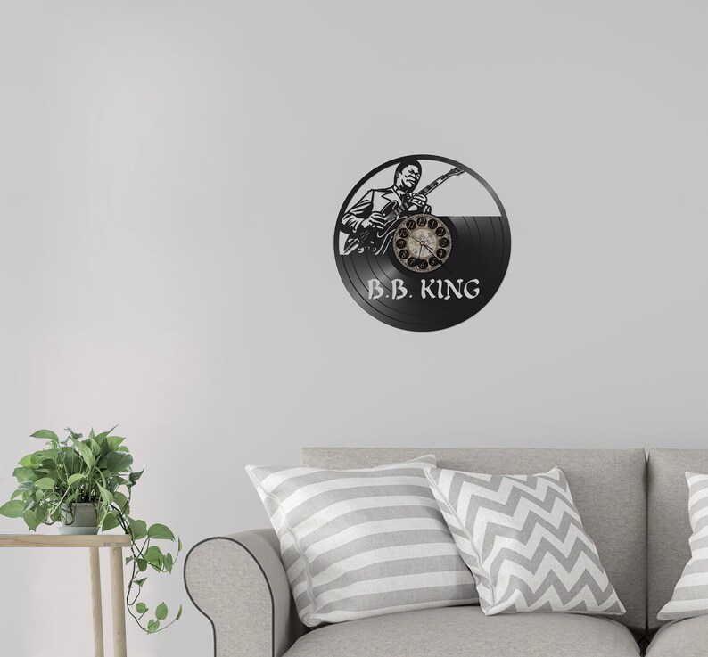 Vinyl record clock FREE SHIPPING records for wall vintage re-purposed record clock wall clock image 2