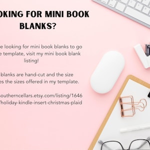 Peut inclure: Un fond rose avec une souris d'ordinateur blanche, un clavier blanc, une agrafeuse blanche, un bocal en verre avec des trombones dor&eacute;s, un presse-papiers avec un stylo blanc et une paire de lunettes, et du texte qui dit "LOOKING FOR MINI BOOK BLANKS? If you are looking for mini book blanks to go with the template, visit my mini book blank listing! The blanks are hand-cut and the size matches the sizes offered in my template. https://southerncellars.etsy.com/listing/1646804548/holiday-kindle-insert-christmas-plaid"