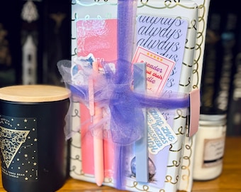 Blind Date with a Book Box Personalized Library Book Lover Gift, Surprise Book Gift for Readers, Book Club Custom Present, Romantasy Mystery