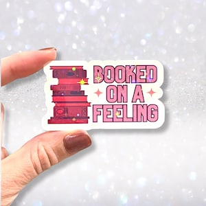 Waterdichte holografische sticker met boekthema: voeg een speels en glanzend tintje toe aan boeken, flessen en laptops met deze vinylstickers