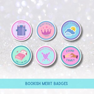 Pacchetto di adesivi "Book Trope Merit Badge" - Divertente adesivo Bookish Scout per lettori - Regali romantici e fantasy Booktok - Ciondolo Kindle "Da nemici ad amanti"