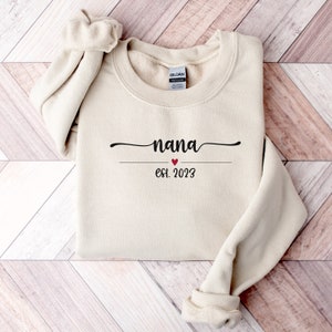 Personalized Grandma Sweatshirt, Grandma Sweatshirt, Shirt for New Grandma, Mimi Sweatshirt, Gift for Grandma, Nana Sweatshirt, Gigi Shirt