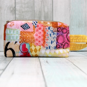 Handmade Patchwork Zipper Pouch: Collage Fabric Makeup Bag