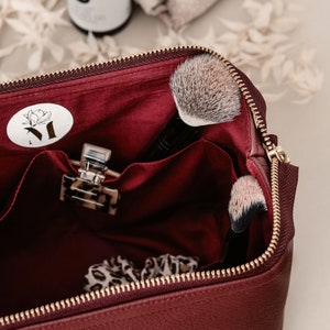 Small, medium, or large cosmetic bag for women | Personalized | Gift for girlfriend | PU leather | Bordeaux red | Makeup bag