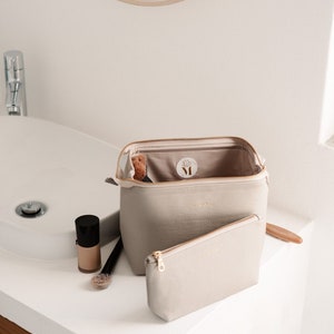Personalisierter Kulturbeutel für Damen in Beige