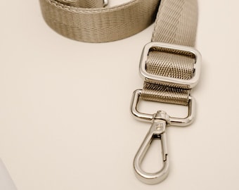 Adjustable bag strap with elegant herringbone pattern | Golden, silver carabiners | Shoulder strap for bags | wide, narrow, gray