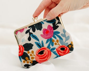 Small retro purse with clip closure for women | Pockets for cards | Gift idea for Christmas, birthday | floral pattern