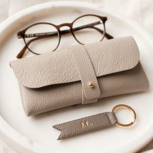 Custodia per occhiali in pelle personalizzata, custodia per occhiali in vera pelle con incisione/nome/iniziali, idea regalo per lui/lei, custodia per occhiali da sole