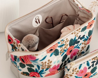 Mittelgroße Kosmetiktasche mit Fächern Damen Blumendesign beige Geschenkidee für Frauen Kulturbeutel, personalisierbar mit Namen