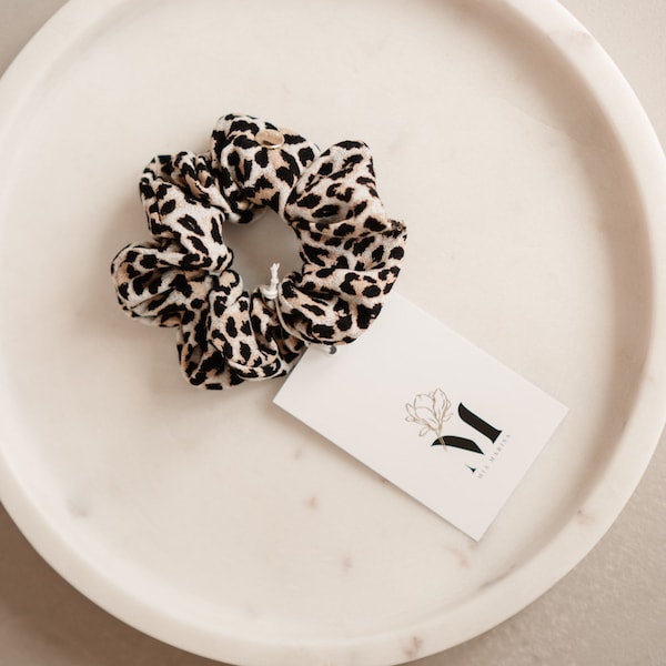 Leoparden Scrunchie | weiches scrunchy Haargummi mit Leoprint | dünnes Haargummi | 2er 3er Set nachhaltiger Scrunchies | beige | Viskose