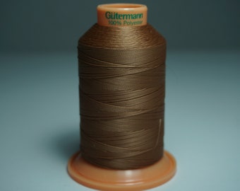 Gutermann Tera 80, Tex 35, fil 100% polyester à filament continu, code couleur 444, bobines de 800 mètres, fil extérieur très résistant
