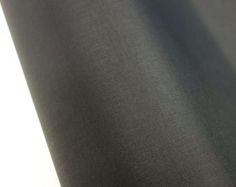 Tecido INVISTA Cordura 500D preto, impermeável, com revestimento em PU: ideal para mochilas e malas resistentes.