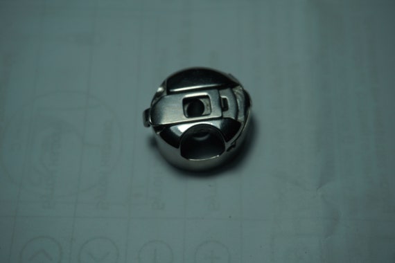Bobbin case Fits Singer Models 306K,206W, 206K,306W & 319  Part number #173058