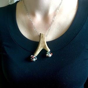 Pearlie - necklace made of deer antler, freshwater pearls and stainless steel, Gift wrapping included