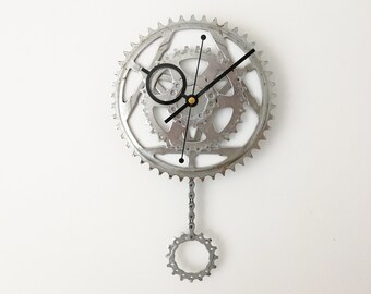 Bicycle gear clock, pendulum bike clock, steampunk clock, clock art, gift for him, large wall clock, pendulum clock, bike clock
