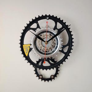 Bicycle gear clock, pendulum bike clock, steampunk clock, clock art, gift for him, large wall clock, pendulum clock, bike clock