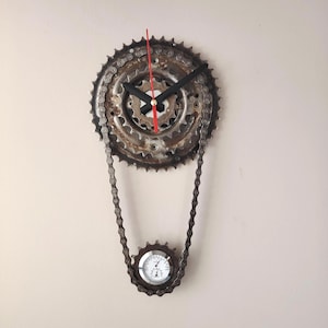 Bicycle gear clock, steampunk clock, clock art, gift for him, pendulum bike clock, bicycle clock, bike clock