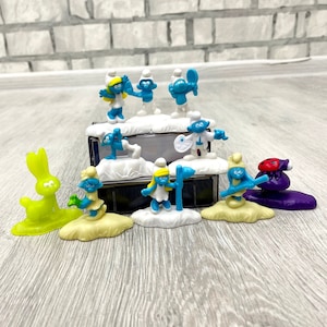 LOT OF 10 plastic  smurf figure 2&quot; McDonalds Happy Meal  smurf toys Vintage Minion plastic cake topper collectible toy kids Childrens Toy