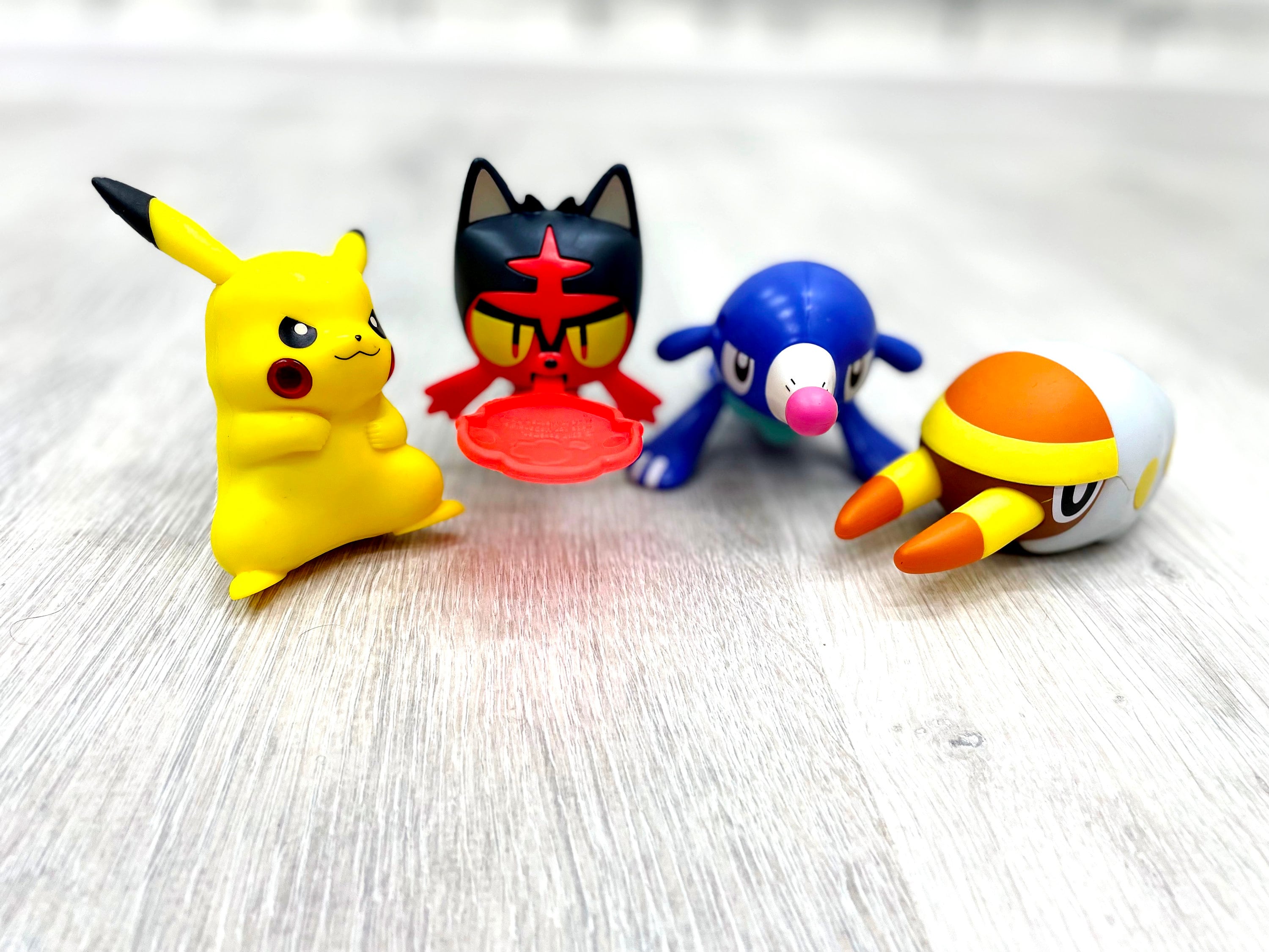 プラスチック製ポケモンフィギュア 3インチ ピカチュウ ポプリオ