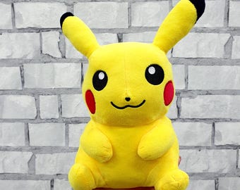 ポケモン ピカチュウ ぬいぐるみ - Etsy 日本