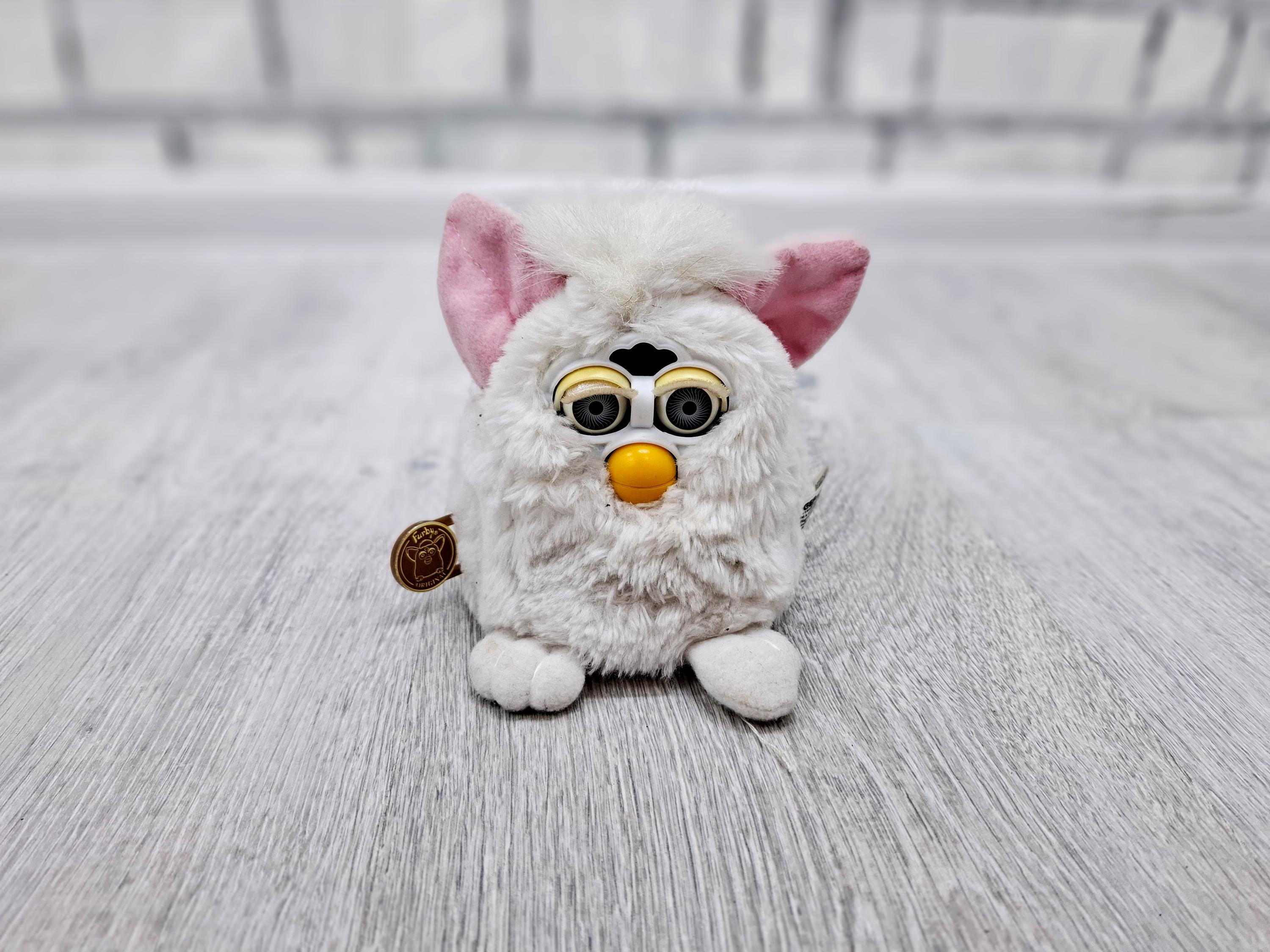 PELUCHE FURBY 2 version anglaise bleu endormi yeux gris bleu vert en