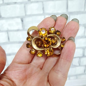 sister gift sister flower brooch women Jewelry women Brooch flower rhinestone Jewelry rhinestone Brooch Retro Old jewelry Retro Brooch image 5