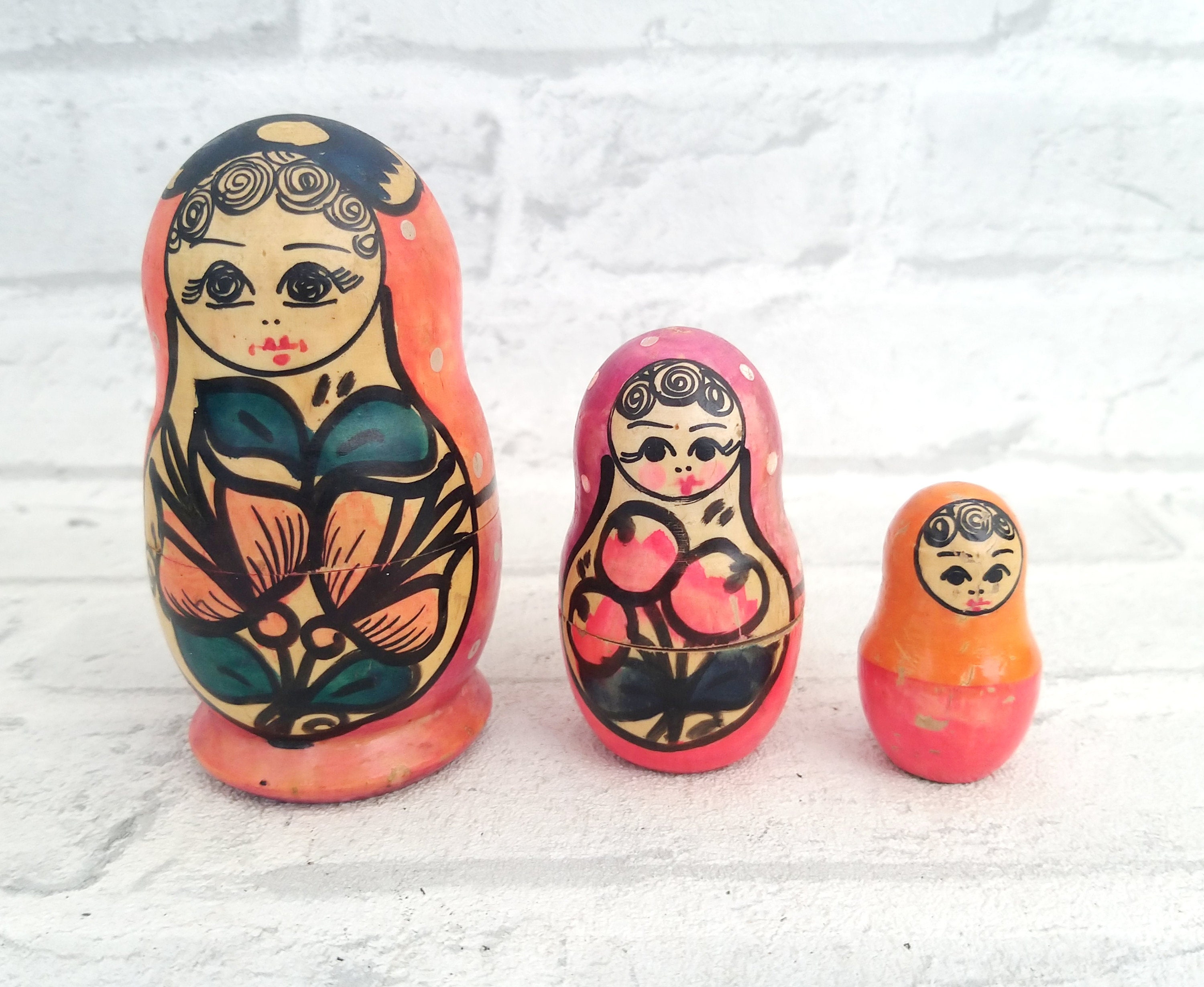 Wooden Russian Nesting Babushka Matryoshka 3 Dolls Set Hand Painted New 