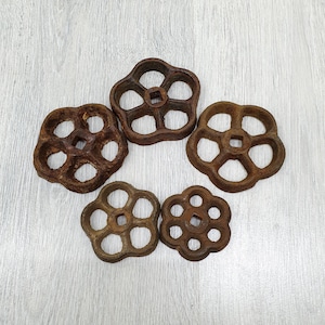 Set vintage di 5 manopole per valvole in metallo per rubinetti dell'acqua, forniture artigianali, maniglie per valvole industriali, manopole industriali, rubinetti, rubinetti dell'acqua