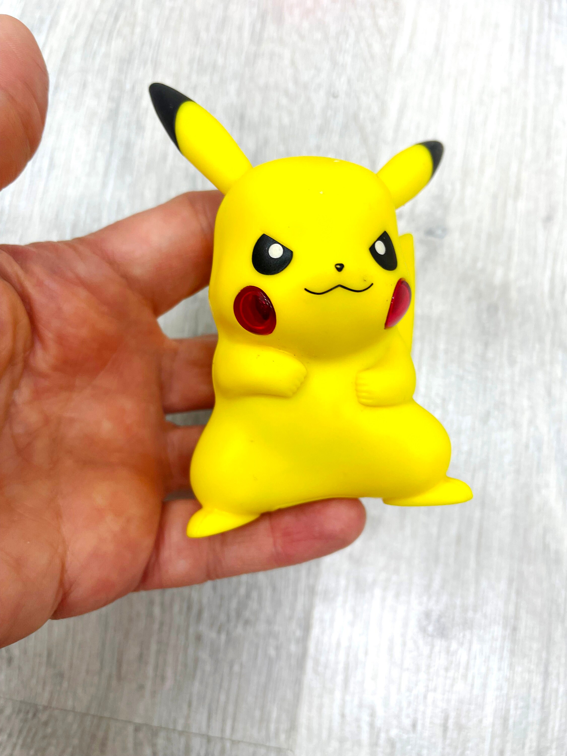 プラスチック製ポケモンフィギュア 3インチ ピカチュウ ポプリオ