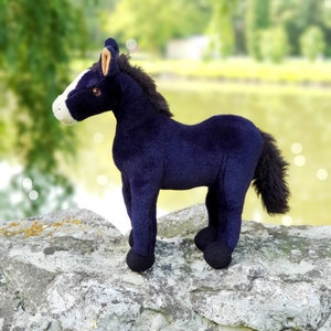 Caballo juguete para montar  Caballos de peluche, Peluches grandes, Juguetes  para montar